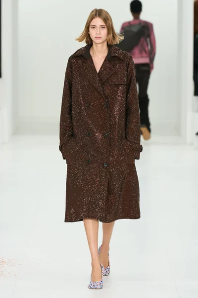 Look 32